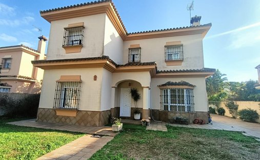 Chalet in Chiclana de la Frontera, Andalusia, Spain 1