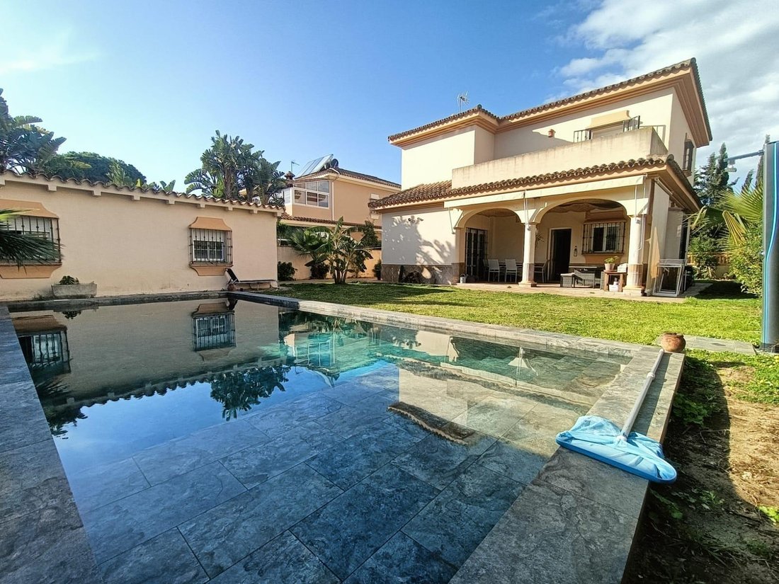 Chalet in Chiclana de la Frontera, Andalusia, Spain 1 - 17280081