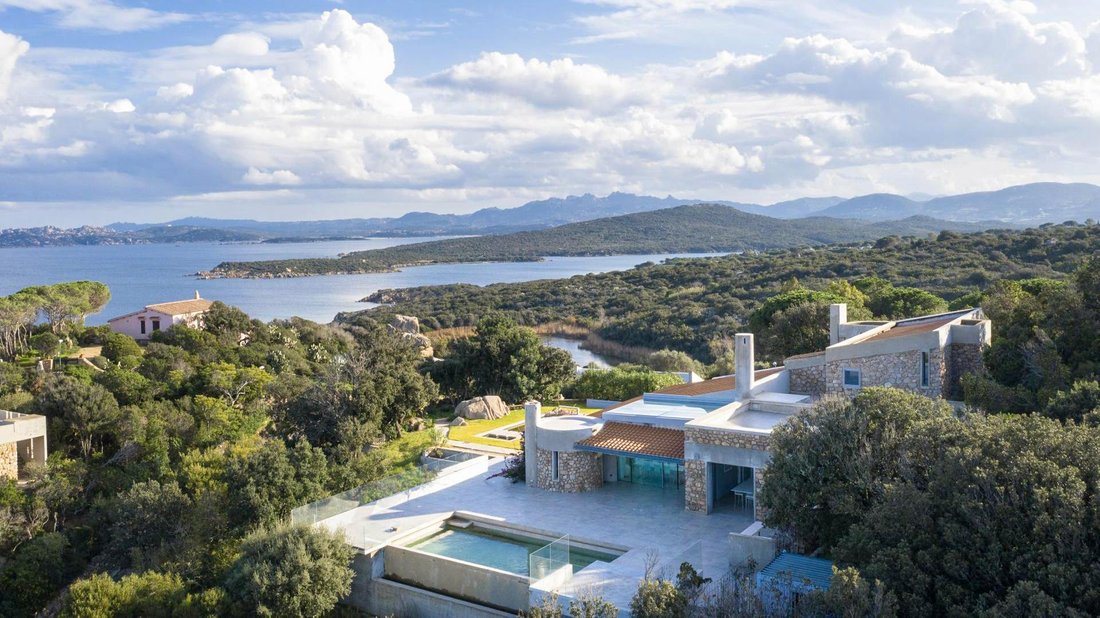 Villa in Valle Dell'Erica, Sardinia, Italy 1 - 17429908