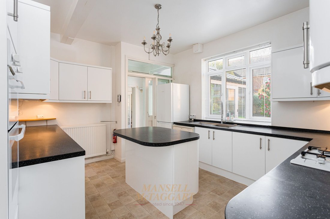 House in Hackenden, East Grinstead, England 4 - 17465076