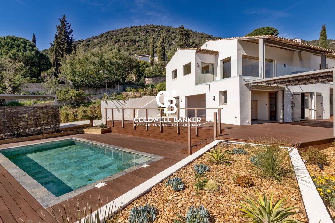 Villa in Nord, Cavalaire-sur-Mer, France 2 - 17465181