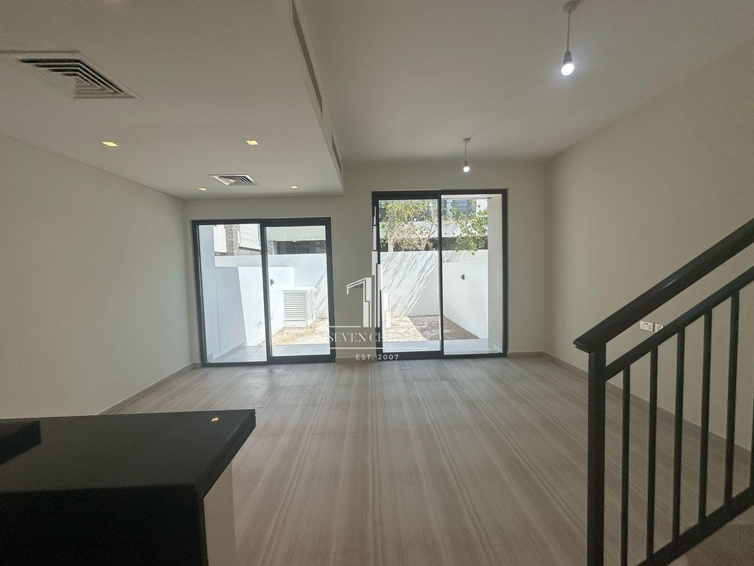 Townhouse in Damac Hills, Dubai, United Arab Emirates 2 - 17464966