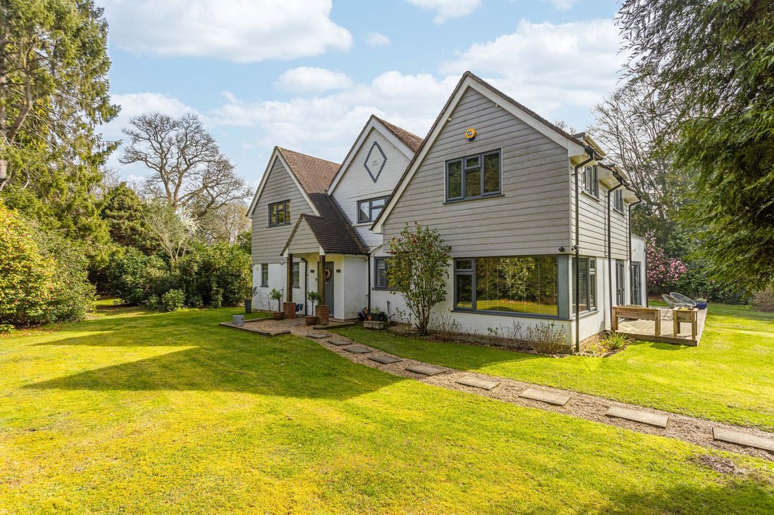 House in Crawley Down (Worth), Crawley Down, England 2 - 17465055