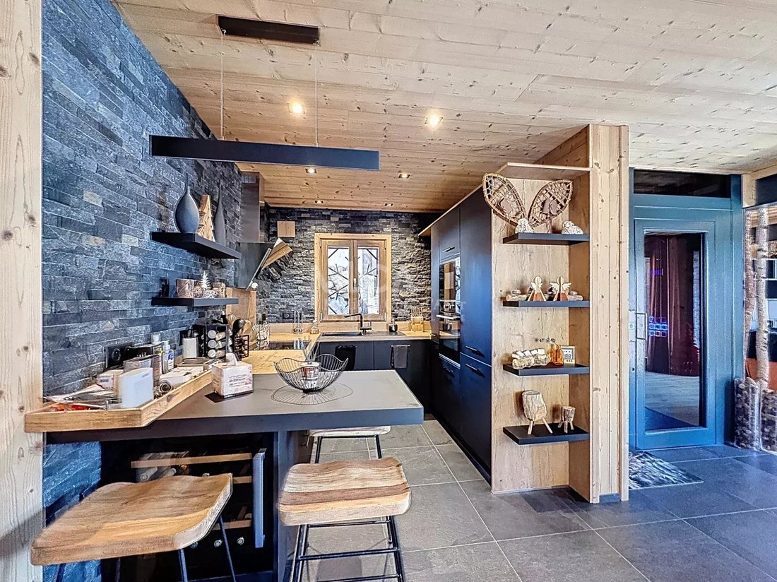 Chalet in Saint-Etienne-de-Tinée, Provence-Alpes-Côte d'Azur, France 3 - 17465052