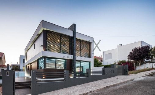 House in Paco de Arcos, Lisbon, Portugal 1