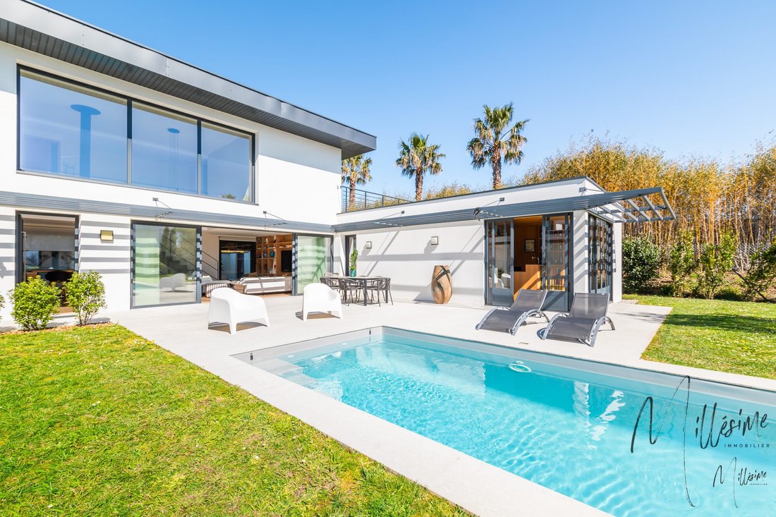 House in Biarritz, Nouvelle-Aquitaine, France 2 - 17468526