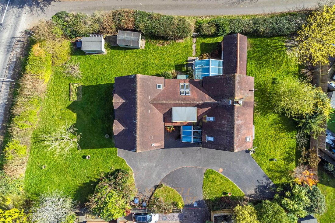 House in Hackenden, East Grinstead, England 2 - 17465076