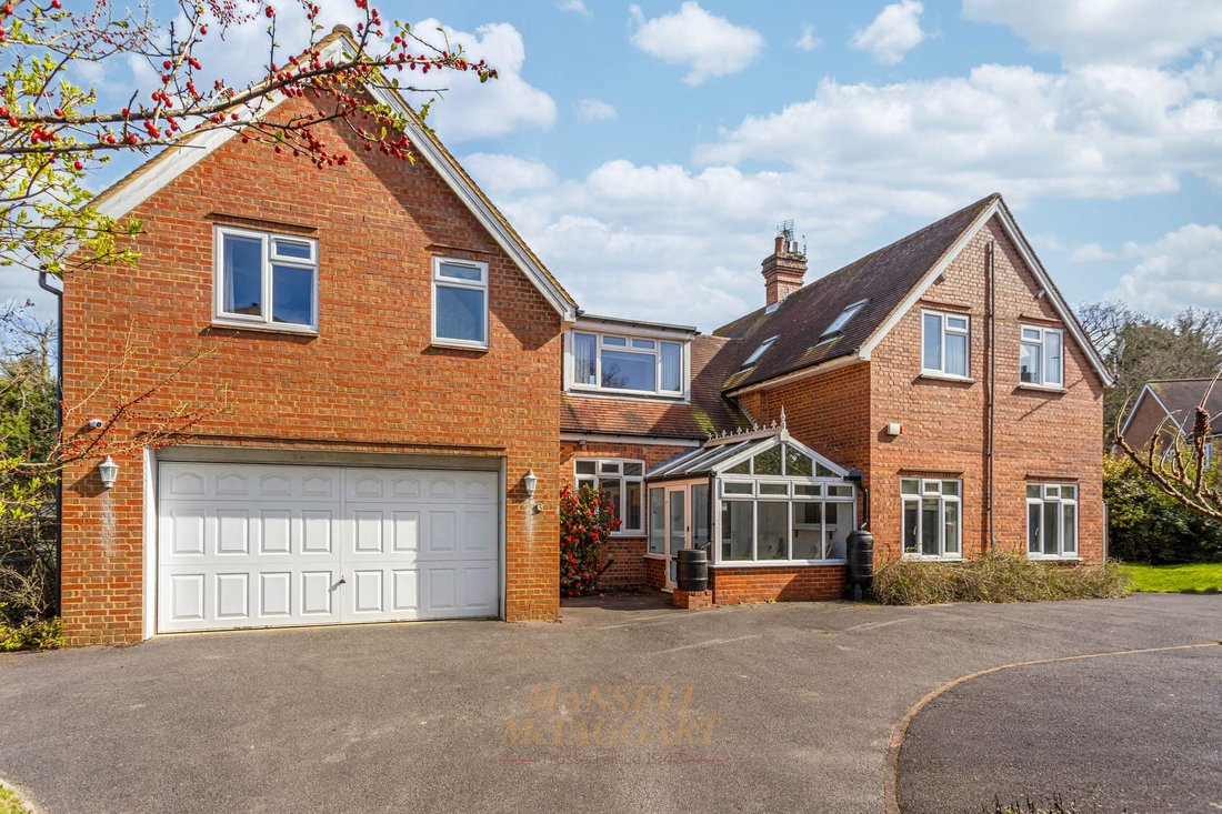 House in Hackenden, East Grinstead, England 1 - 17465076
