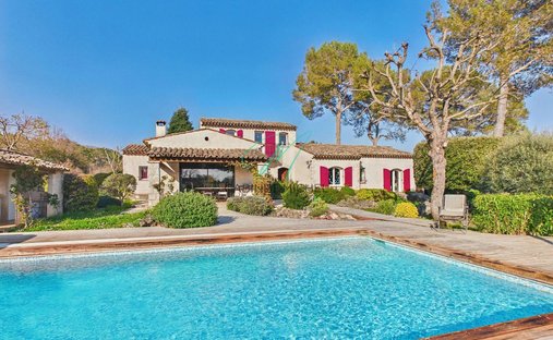 House in Nord, Roquefort-les-Pins, France 1