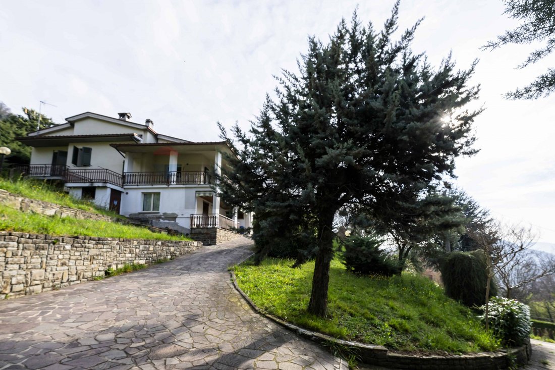 Villa in Foresto Sparso, Lombardy, Italy 1 - 17468261
