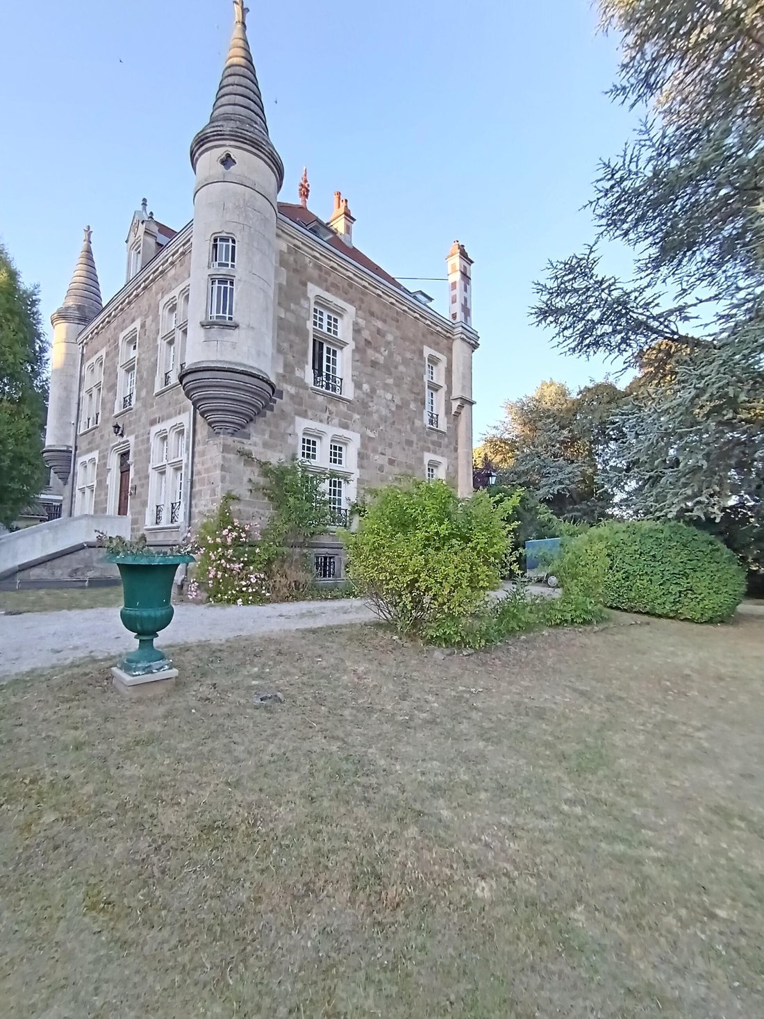 Villa in Saint-Bonnet-le-Chateau, Auvergne-Rhône-Alpes, France 1 - 17467271