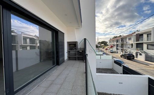 House in Corroios, Setubal, Portugal 1