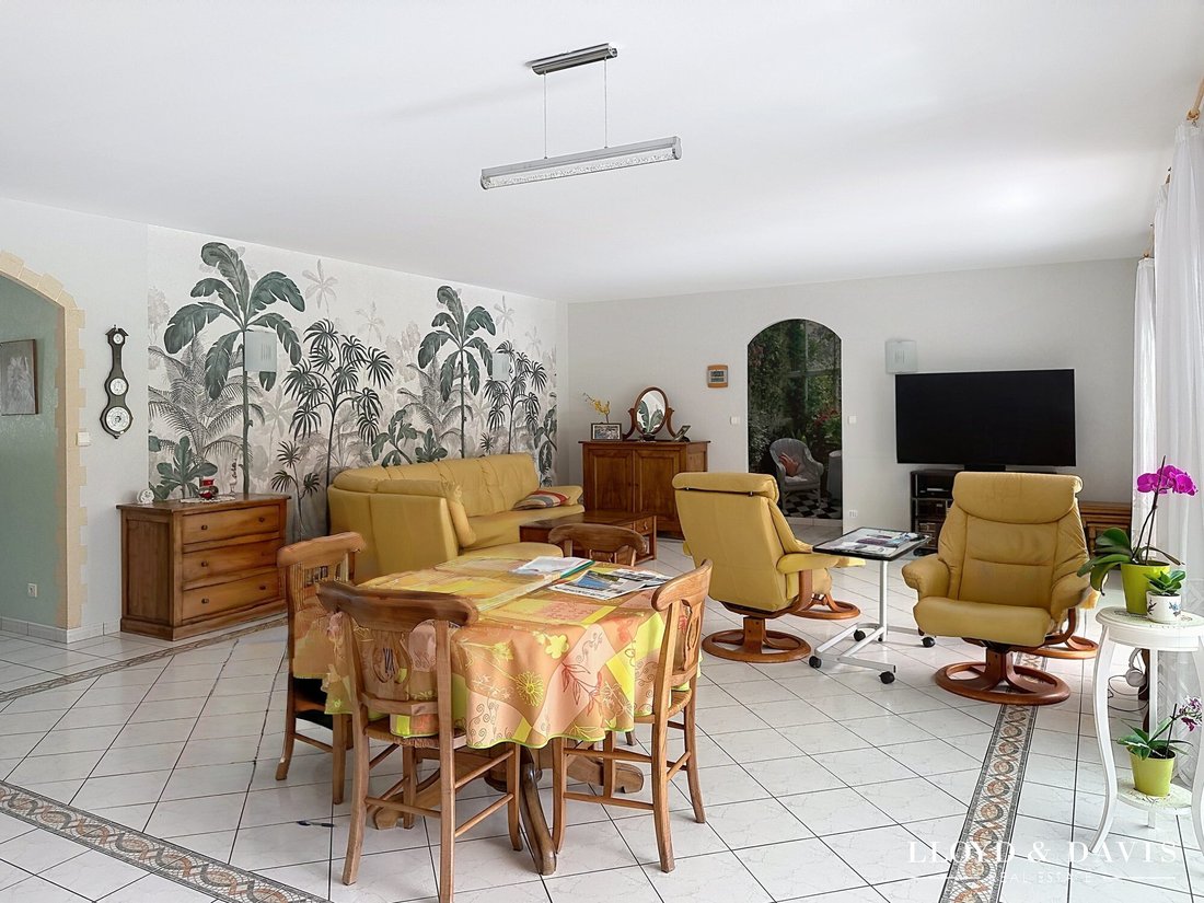 House in Meschers-sur-Gironde, Nouvelle-Aquitaine, France 3 - 17468719