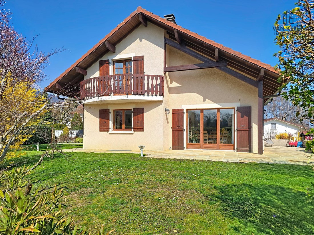 Villa in Thoiry, Auvergne-Rhône-Alpes, France 2 - 17467297