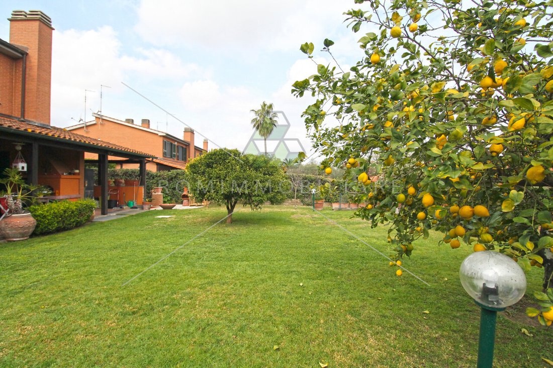 Villa in Infernetto, Rome, Lazio 3 - 17467807