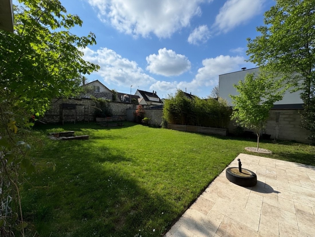 House in Moret-Loing-et-Orvanne, Ile-de-France, France 3 - 17467310