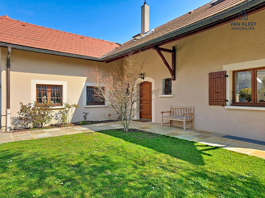 Villa in Thoiry, Auvergne-Rhône-Alpes, France 3 - 17467297