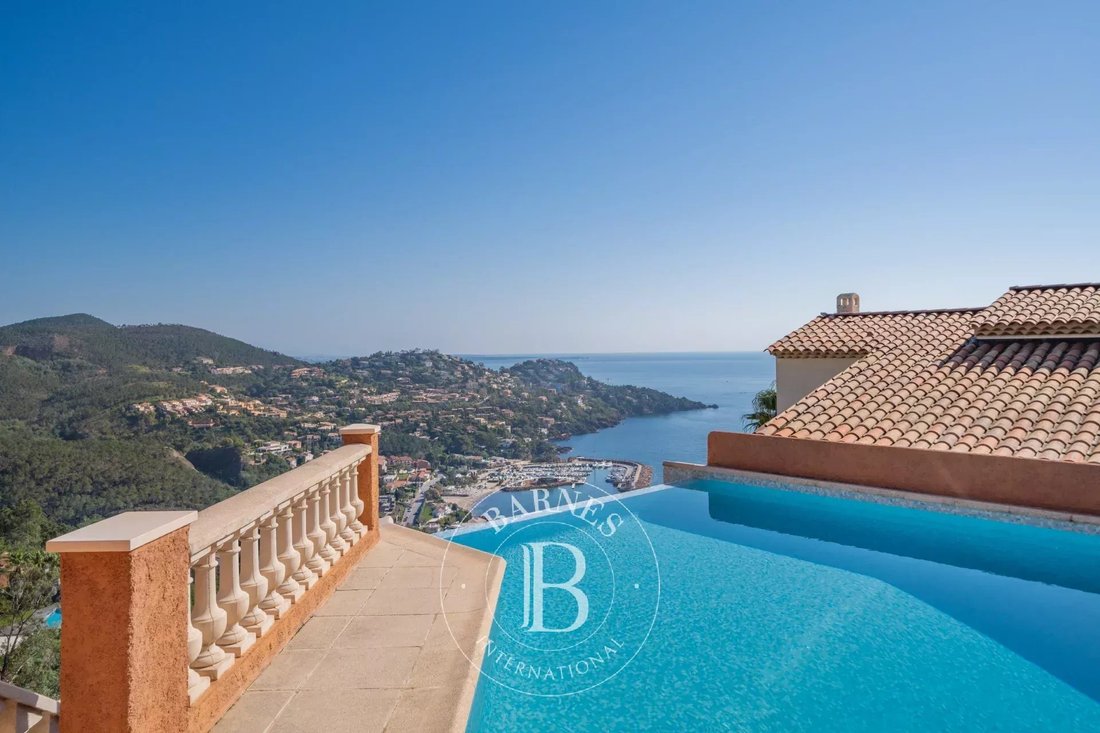 Villa in Le Dramont-Agay-Anthéor-Le Trayas, Saint-Raphaël, France 3 - 16862182