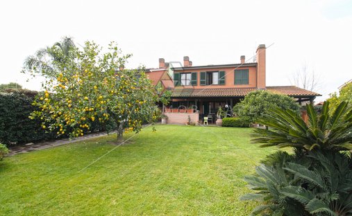 Villa in Infernetto, Rome, Lazio 1