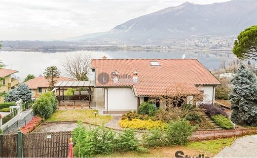 Villa in Galbiate, Lombardei, Italien 1