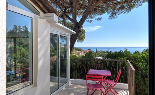 Maison à Roquebrune-sur-Argens, Provence-Alpes-Côte d'Azur, France 1
