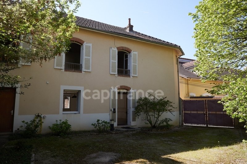 House in Chalon-sur-Saone, Bourgogne – Franche-Comté, France 3 - 17467793