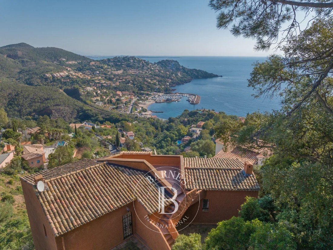 Villa in Le Dramont-Agay-Anthéor-Le Trayas, Saint-Raphaël, France 1 - 16862182