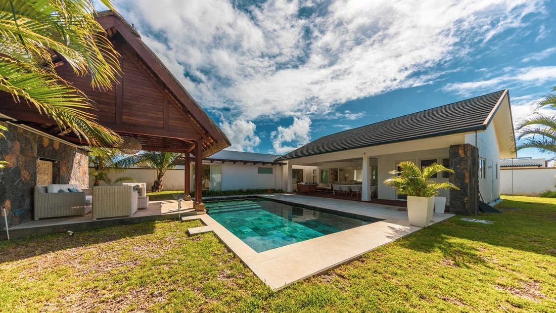Villa in Grand Baie, Rivière du Rempart District, Mauritius 1 - 17465207