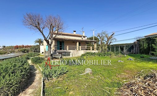 Villa in Val de Cagne-Colline Route de Vence, Cagnes-sur-Mer, France 1
