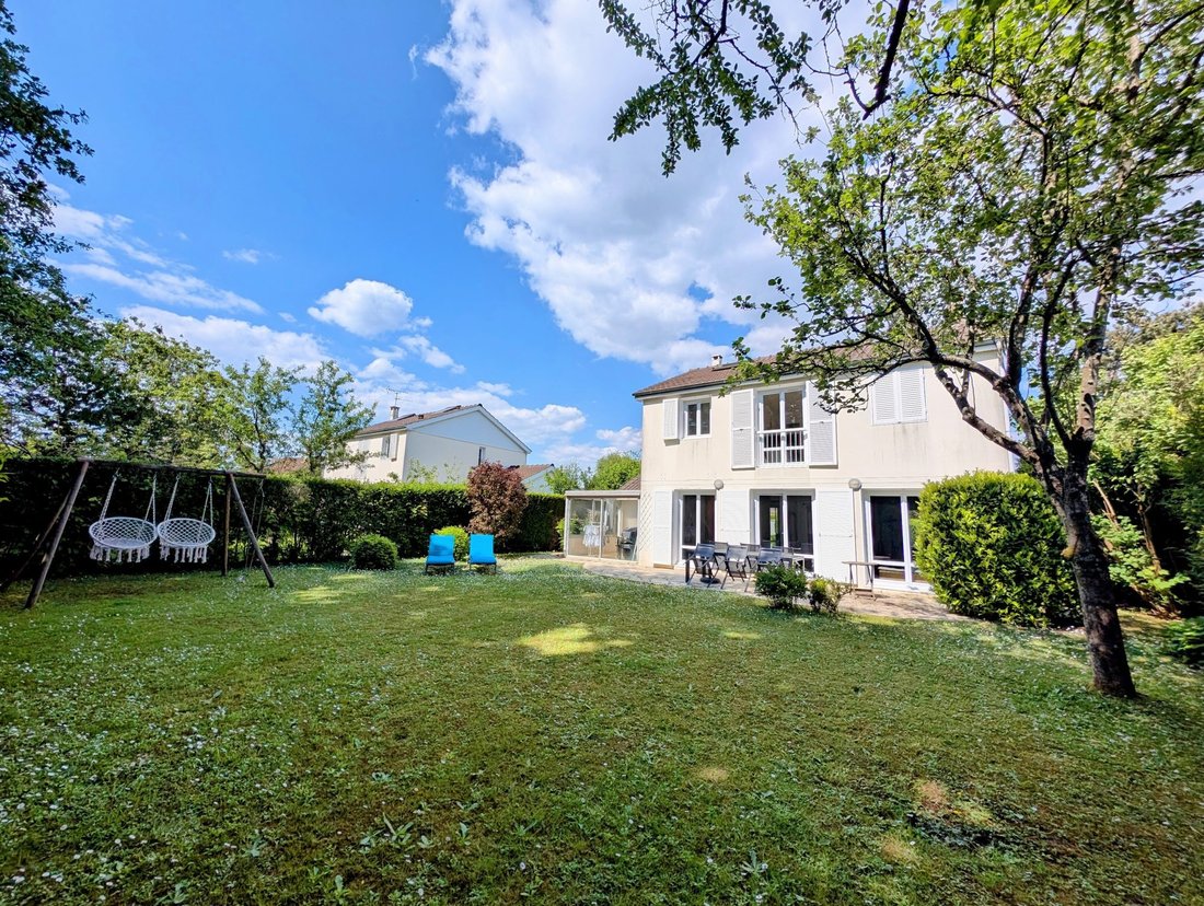 House in Le Mesnil-Saint-Denis, Ile-de-France, France 1 - 15704273