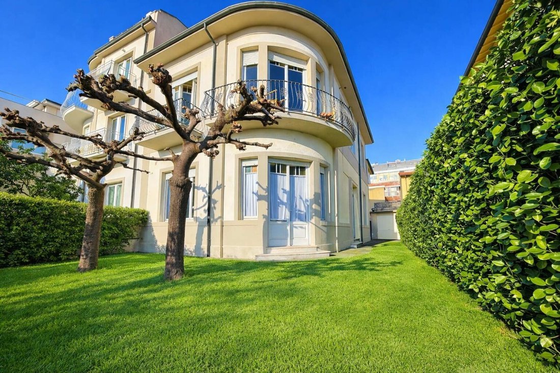 Villa in Camaiore, Tuscany, Italy 1 - 17466652