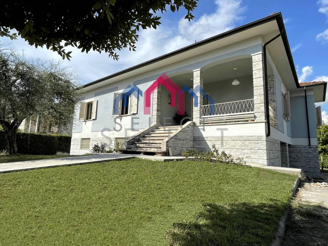 Villa in Area Monte San Quirico - Sant'Alessio, Lucca, Tuscany 1 - 15491226
