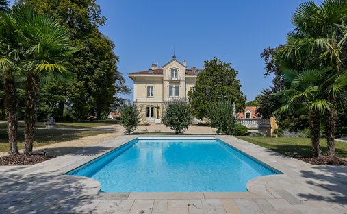 Estate in Dommartin, Auvergne-Rhône-Alpes, France 1