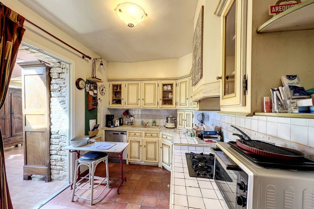 Estate in Gordes, Provence-Alpes-Côte d'Azur, France 5 - 17467173