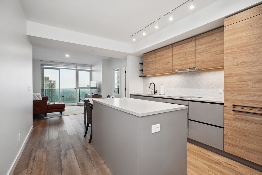 Condo in Surrey, British Columbia, Canada 1 - 17464668