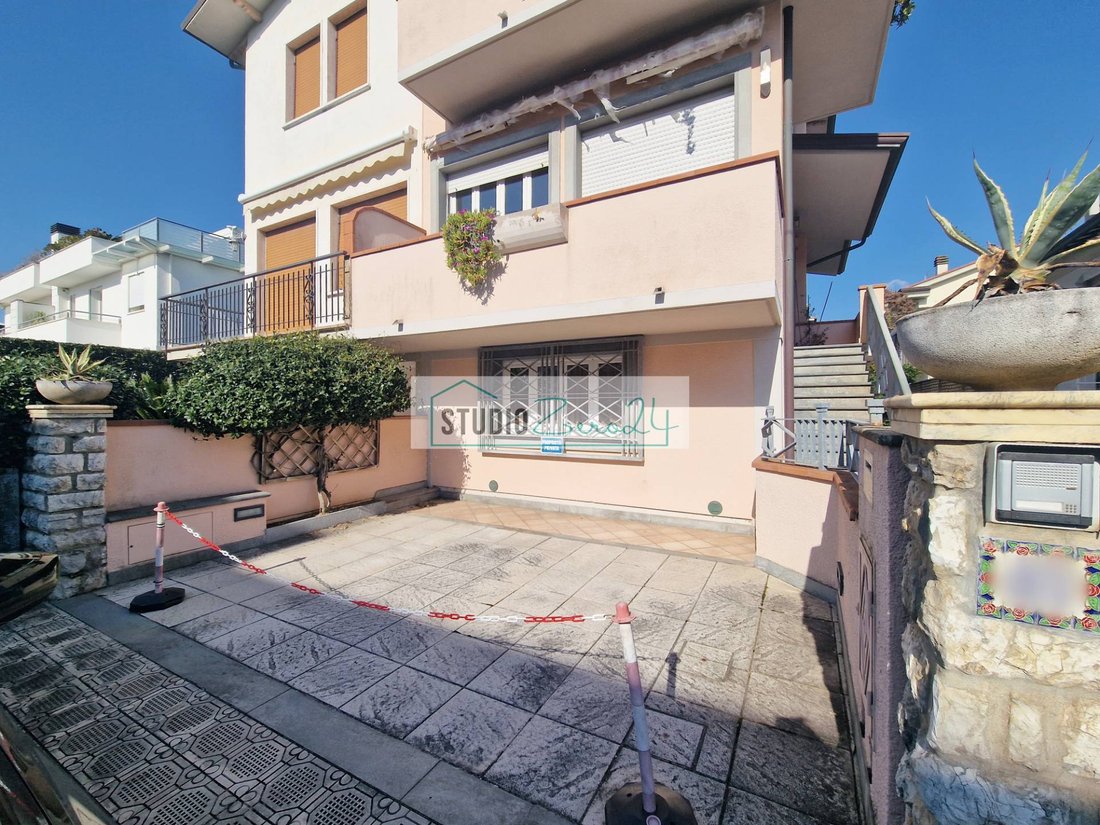 House in Lido di Camaiore, Camaiore, Tuscany 3 - 17468257