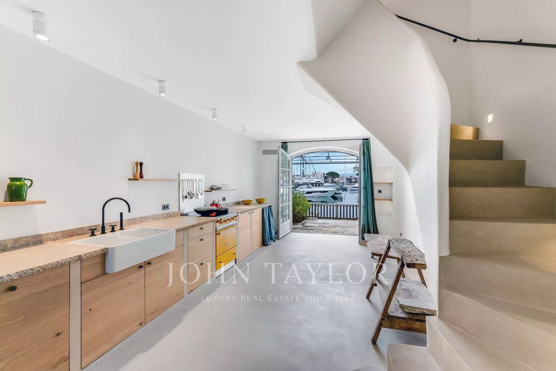 Villa in Port Grimaud, Grimaud, Provence-Alpes-Côte d'Azur 2 - 17408044
