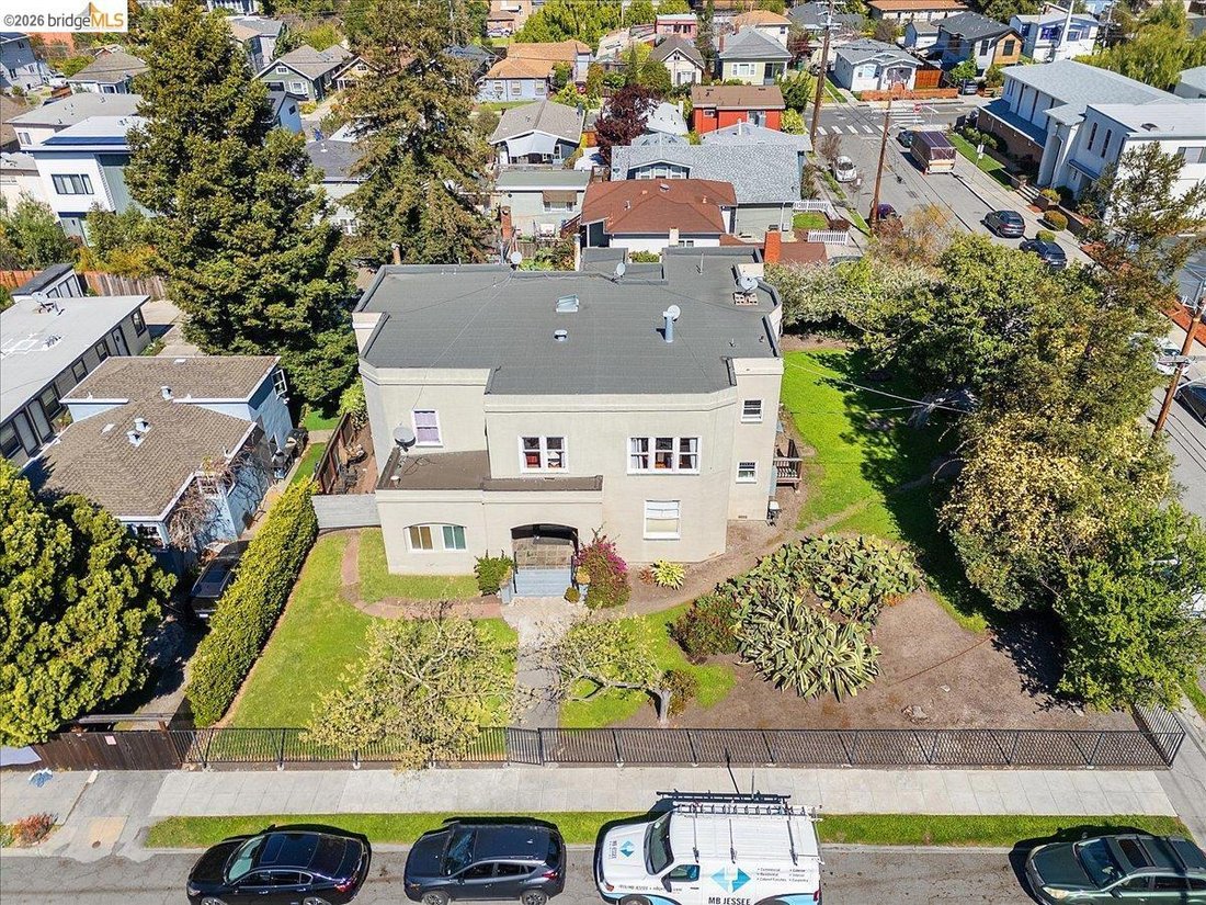 Oakland, California, United States 3 - 17466280
