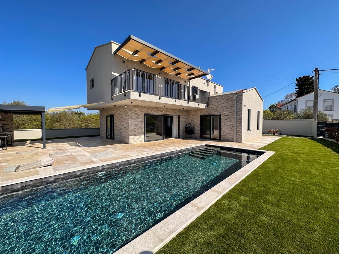 Villa in Sveti Lovrec Pazenaticki, Istria County, Croatia 1 - 17467982