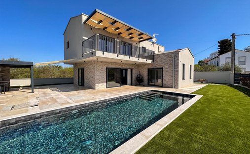 Villa in Sveti Lovrec Pazenaticki, Istria County, Croatia 1