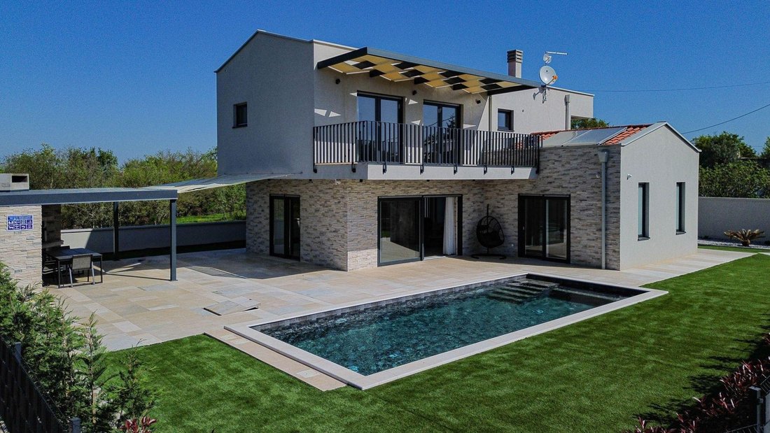 Villa in Sveti Lovrec Pazenaticki, Istria County, Croatia 2 - 17467982