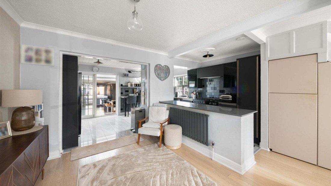 House in Wood End, Hillingdon, England 3 - 17466412