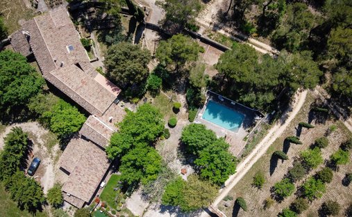 Estate in Gordes, Provence-Alpes-Côte d'Azur, France 1