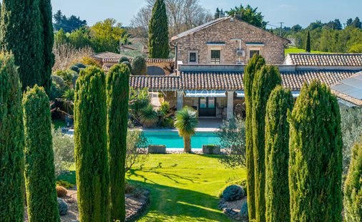 Country House in Robion, Provence-Alpes-Côte d'Azur, France 1