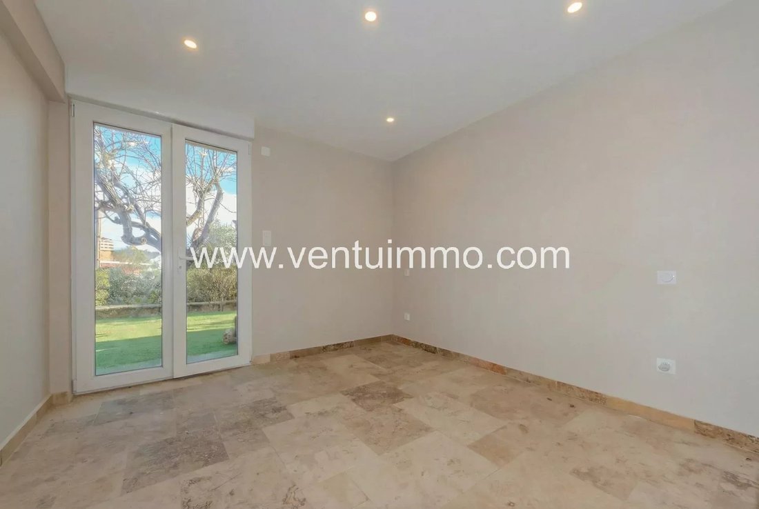 House in Mougins, Provence-Alpes-Côte d'Azur, France 3 - 17467725