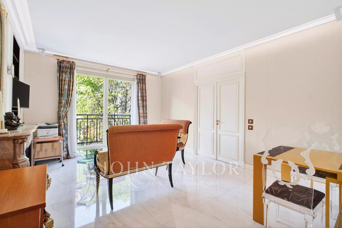 Apartment in Triangle d'Or, Paris 8e Arrondissement, Paris 2 - 17467677