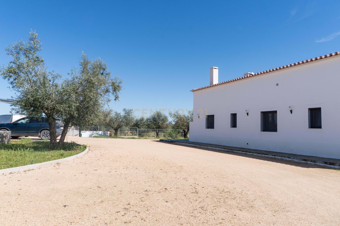 Villa in Alandroal (Nossa Senhora da Conceicao), Sao Bras dos Matos (Mina do Bugalho) e Juromenha (Nossa Senhora do Loreto), Évora District, Portugal 2 - 17467411