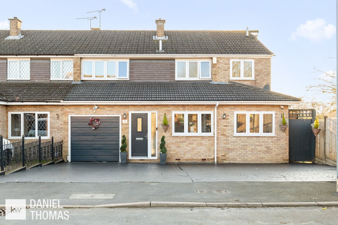 House in Crooked Mile, Nazeing, England 1 - 17464443