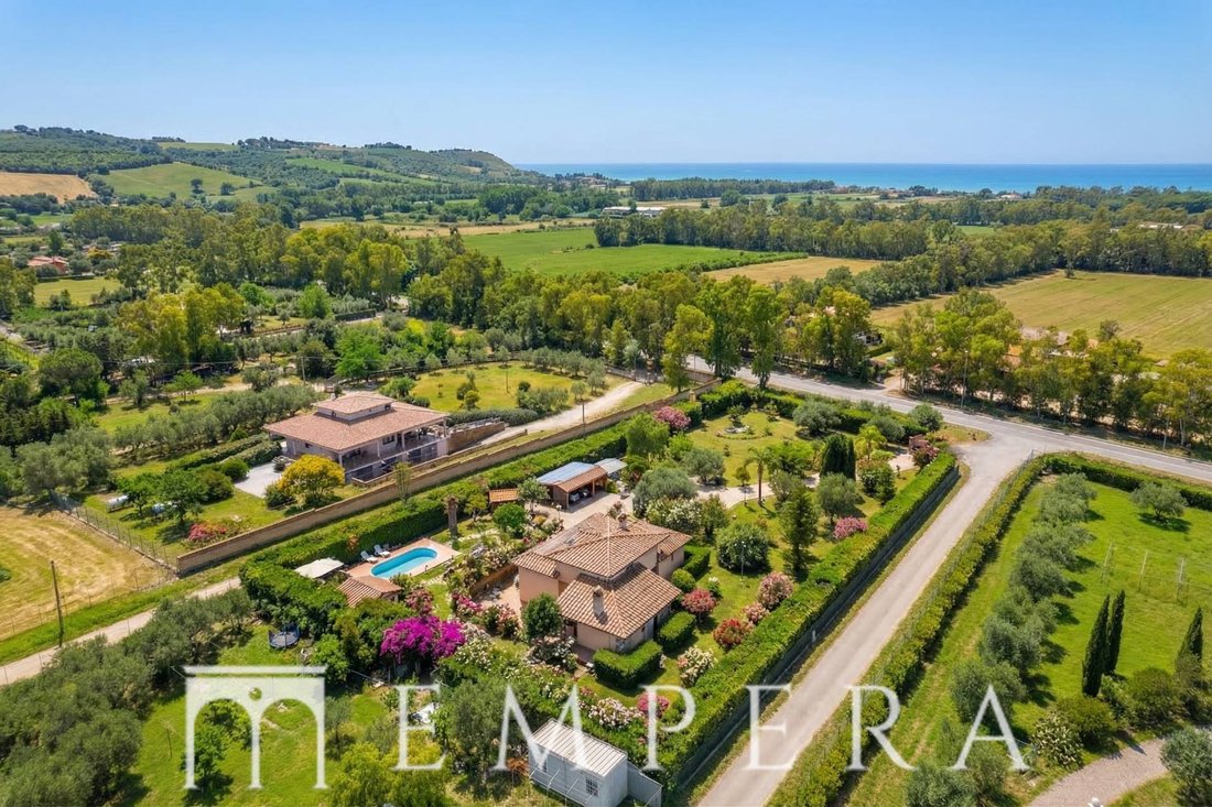 Villa in Aurelia District, Civitavecchia, Lazio 4 - 17468264