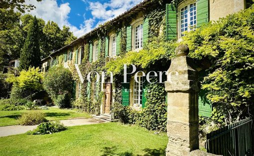 Estate in Avignon, Provence-Alpes-Côte d'Azur, France 1